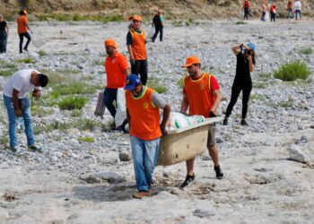 Retiran más de 21 toneladas de basura del río Santa Catarina