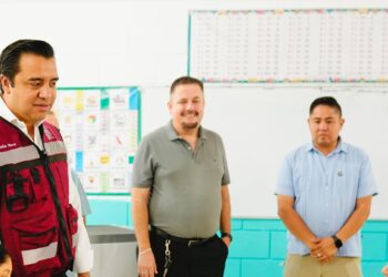 Entregan equipos tecnológicos a primarias en Santa Catarina