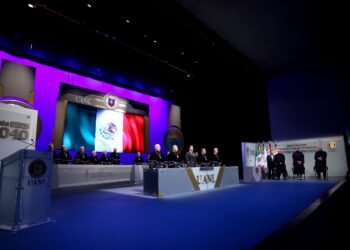 Reconocen a líderes en economía, medio ambiente y educación