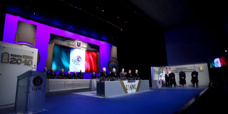 Reconocen a líderes en economía, medio ambiente y educación