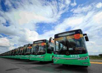 Gobernador entrega 25 nuevas unidades en Escobedo