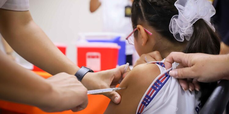 Arranca vacunación y brigadas de salud en escuelas