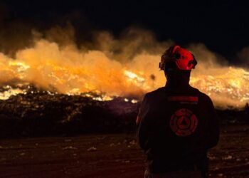Controlan incendio en basurero