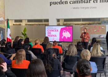 Concientiza Gobierno a colaboradoras sobre el cáncer de mama