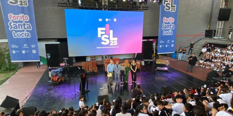 Disfrutan alumnos al ritmo de Urraka