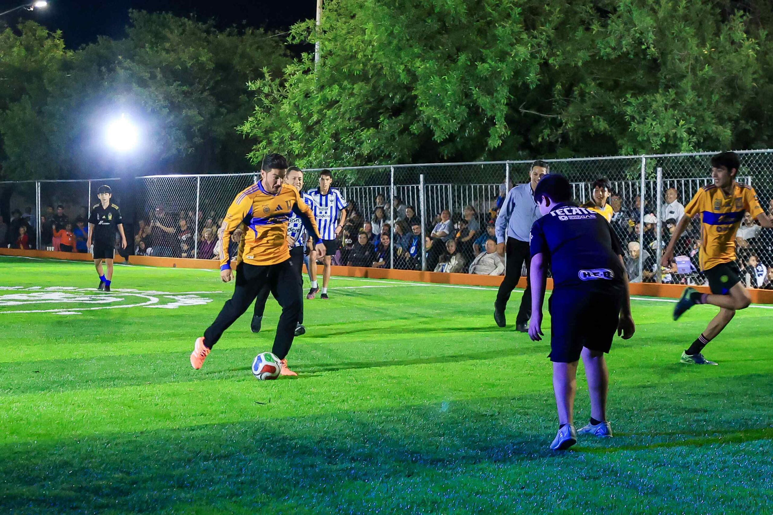 Inauguran cancha en los condominios Constitución