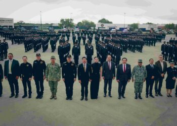 Toma Samuel protesta a 419 policías de Fuerza Civil