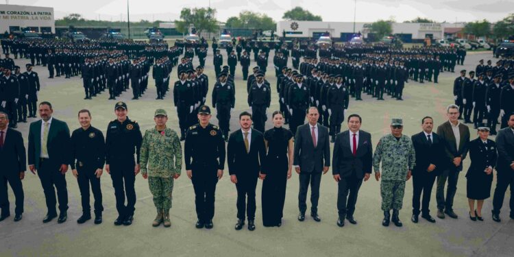 Toma Samuel protesta a 419 policías de Fuerza Civil