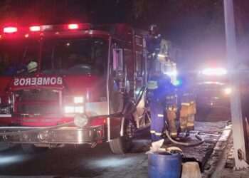 Veladora provoca incendio en domicilio