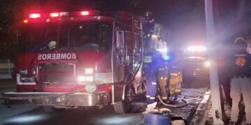 Veladora provoca incendio en domicilio