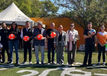 Inaugura Samuel García cancha 343