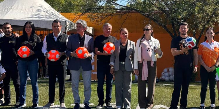 Inaugura Samuel García cancha 343