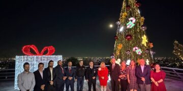 Monterrey y Laredo encienden el espíritu navideño
