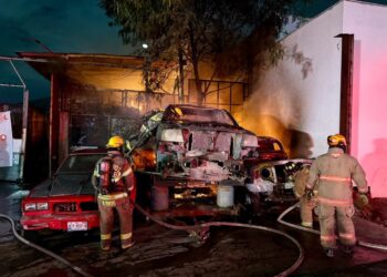 Investigan incendio en comercio clausurado