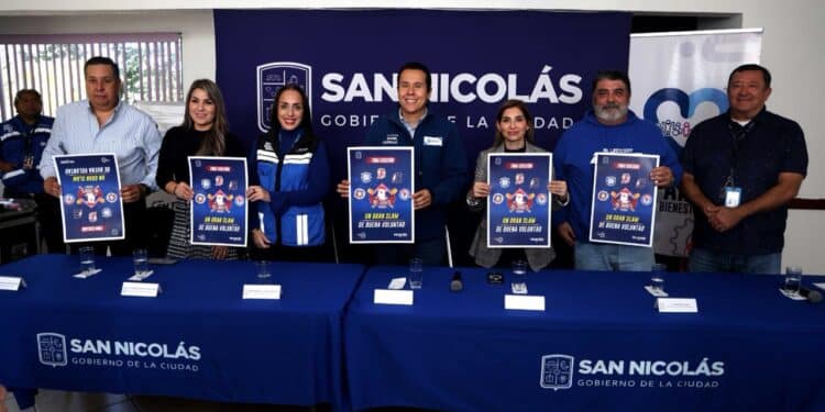 Buscan alegrar navidad de niños y adultos mayores