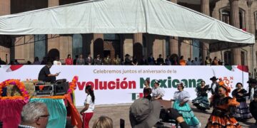 Inicia desfile conmemorativo de la Revolución Mexicana