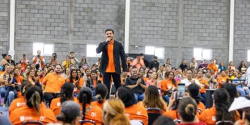 Entregan en Cadereyta tarjetas “Ayudamos a las mujeres”