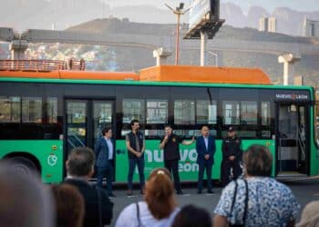 Entrega Gobernador unidades a ruta 50