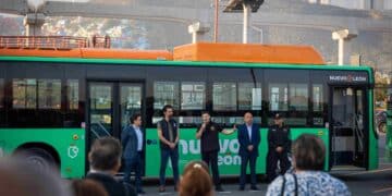 Entrega Gobernador unidades a ruta 50