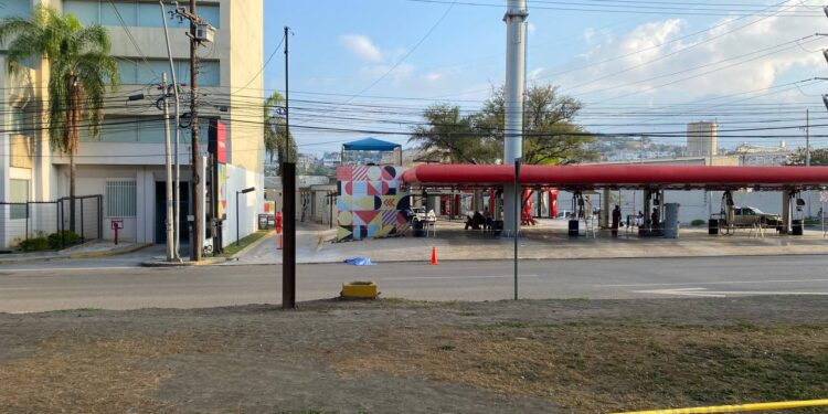 Hombre muere en atropello, responsable huye. 