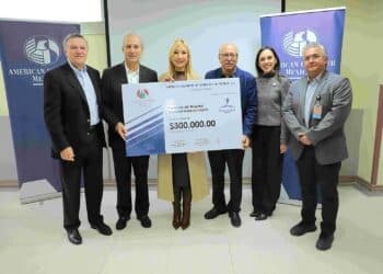 Recibe donativo Hospital Materno Infantil
