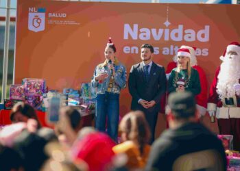 Lleva Gobernador navidad al Hospital Materno