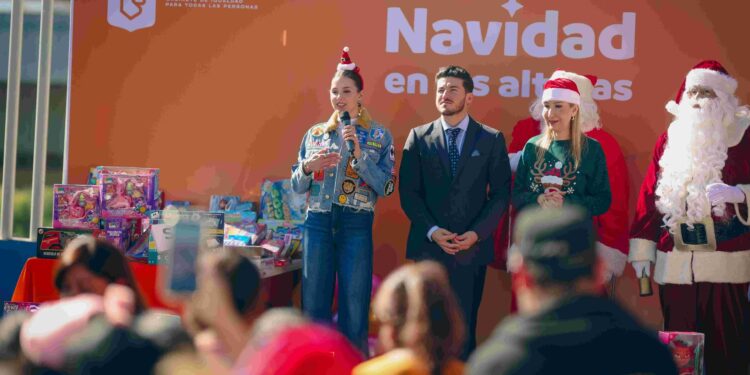 Lleva Gobernador navidad al Hospital Materno