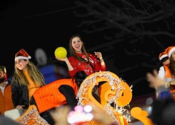 Lleva Mariana desfile navideño a San Nicolás