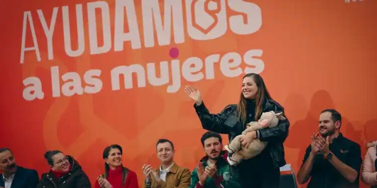 Llevan “Ayudamos a las mujeres” a la Independencia