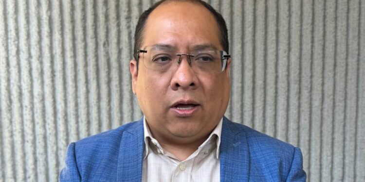 Piden intensificar búsqueda de maestro