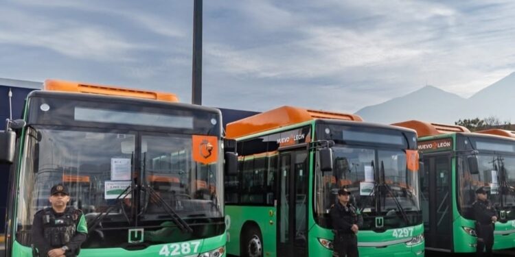 Entregan unidades a la ruta 223