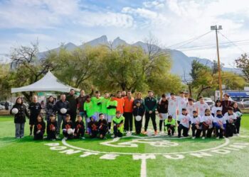 Inaugura Gobernador cancha #392