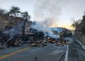 Tráilers se incendian tras choque en Salinas Victoria
