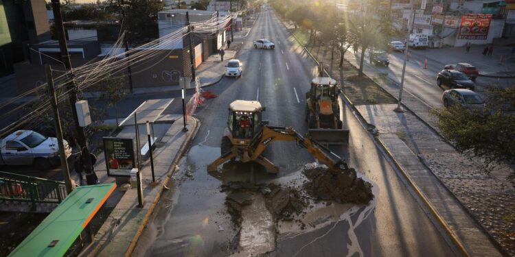 Repara Agua y Drenaje fuga en Eloy Cavazos