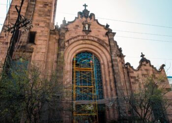 Inician restauración de Vitrales del Templo San José