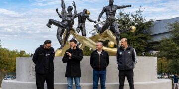 Develan escultura “Pasión Mundial”