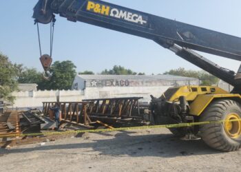 Viga lesiona a trabajador en Guadalupe