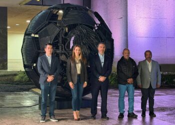 Presenta Monterrey la escultura “Balón mexicano”