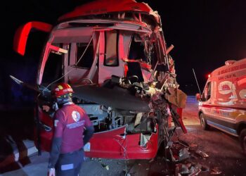 Accidente de autobús deja 5 lesionados