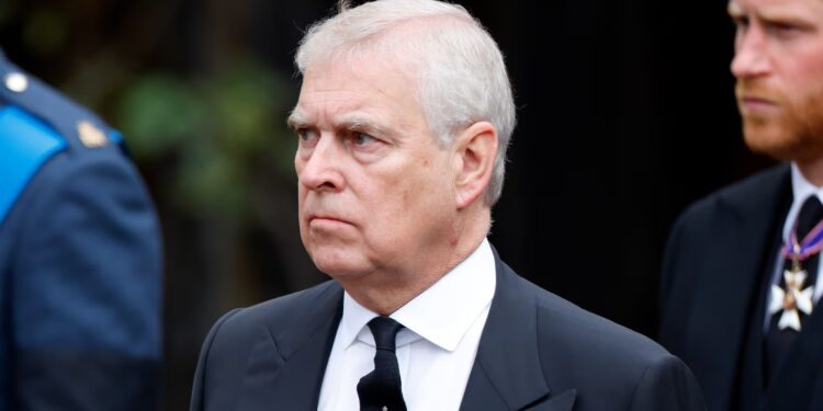 Detienen al ex príncipe Andrés