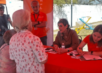 Llevan Servicios a San Nicolás