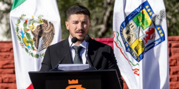 Conmemora Samuel aniversario de la Constitución