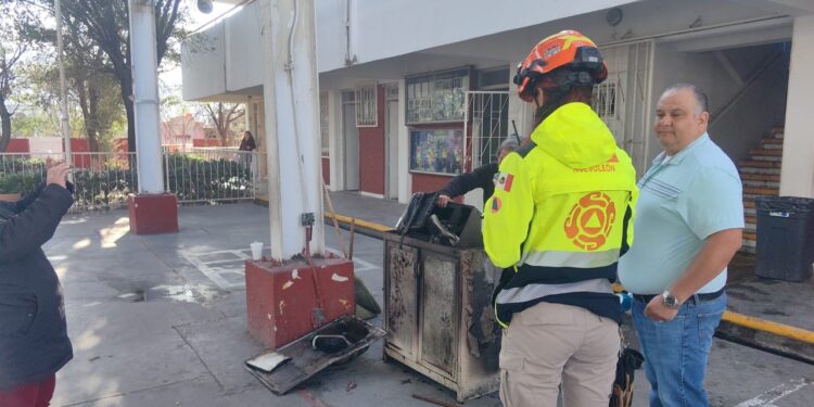 Evacuan a estudiantes por incendio en escuela