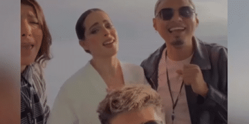 Fátima Bosch canta “Como la flor de Selena”