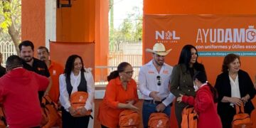 Realizan entrega de kits escolares a 21 instituciones educativas