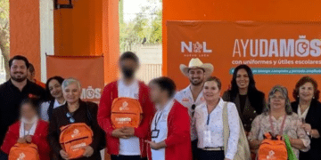 Entregan kits escolares en San Nicolás