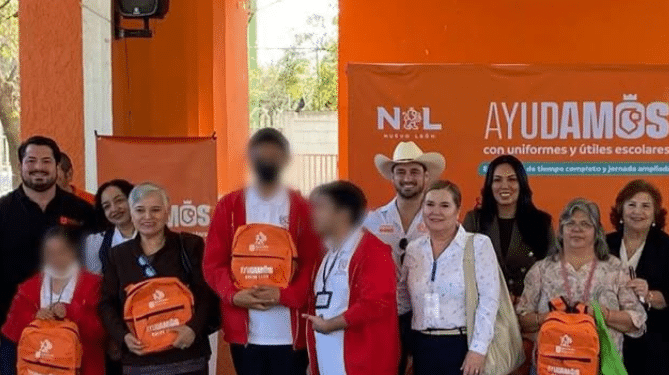 Entregan kits escolares en San Nicolás