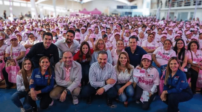 Entrega Monterrey 1,500 tarjetas Regia plus