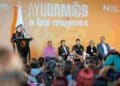 Entregan tarjeta de “Ayudamos a las mujeres” en Monterrey