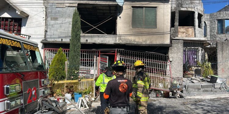 Explosión en domicilio deja dos lesionados